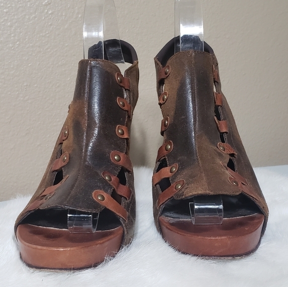 Donald Pliner Vishad Distressed Weathered Leather Strappy Heels-Size 10 - Picture 3 of 8